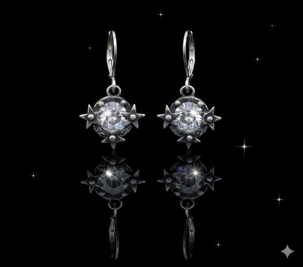 Cercei unicat din argint fin, in forma de coronita cu stelute in jurul unui cristal Svarowski transparent polifatetat