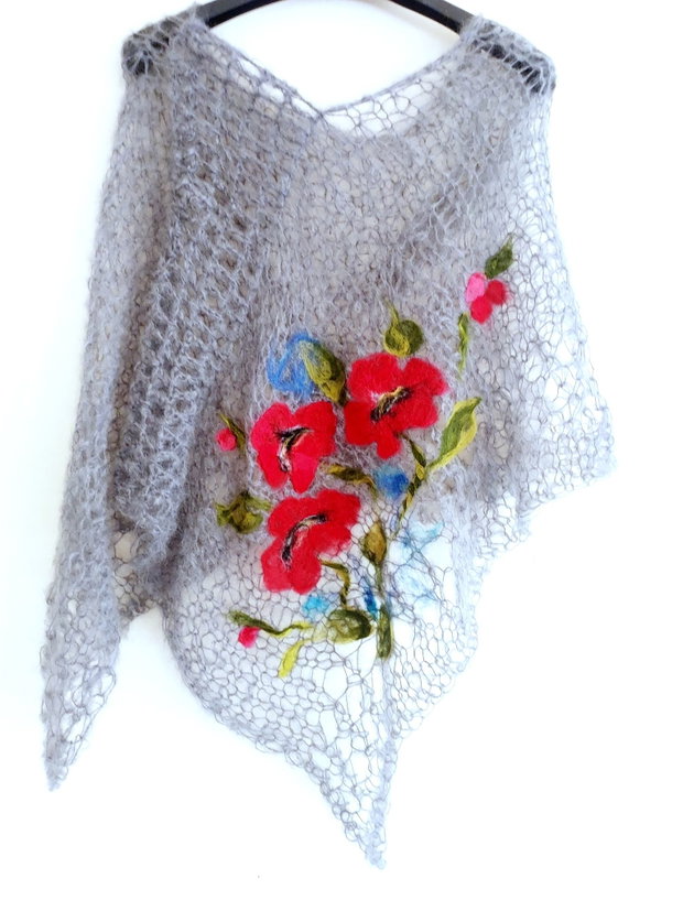 Poncho cu maci impasliti..handmade