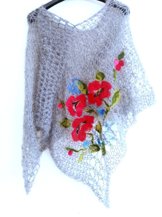 Poncho cu maci impasliti..handmade