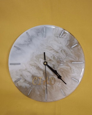 Ceas unicat din rășină epoxidică  Handmade, decor elegant pentru casă