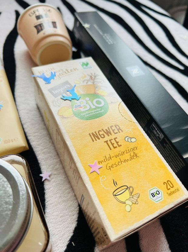 Set cadou cu ceai de ghimbir, cafea cu aromă de vanilie și ciocolată cu migdale