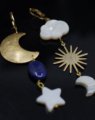 Cercei asimetrici din alama si perle, cercei lungi, cercei statement, cercei handmade