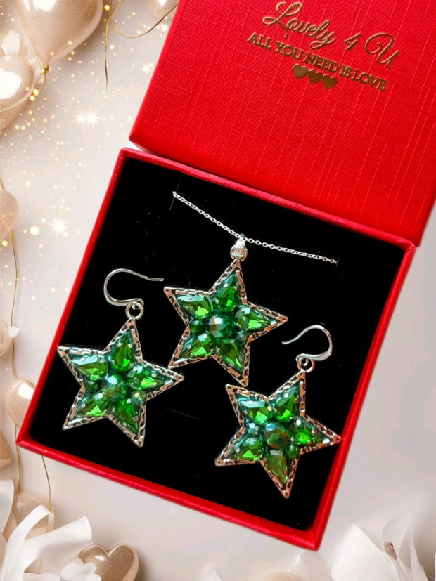 Set bijuterii argint cercei și colier cu pandantiv steluțe cu pietre , cristale și jad verde, set bijuterii elegant si festiv - idei cadou - bijuterii de craciun handmade