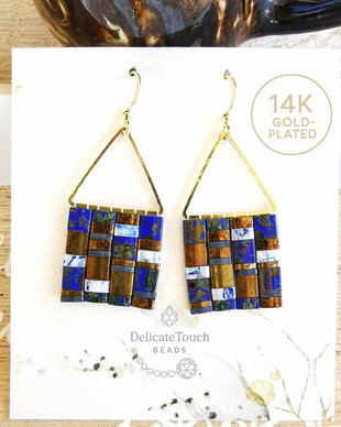 Cercei boho mozaic albastru lapis lazuli cu margele Miyuki Tila si tortite placate cu aur