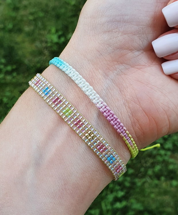 Brățară din mărgele Miyuki - pastel chic cu detalii aurii