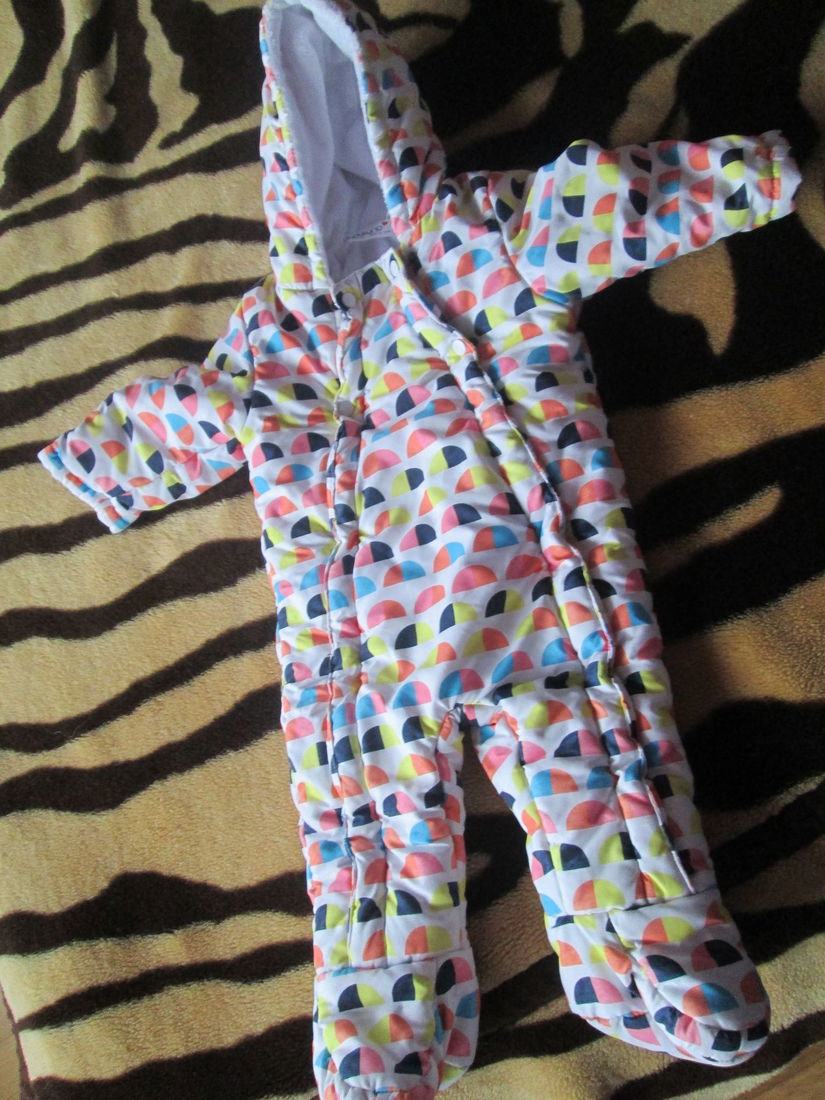 salopeta  vesela fetite 6-9 luni