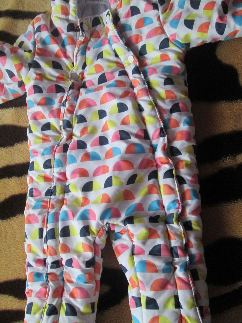 salopeta  vesela fetite 6-9 luni