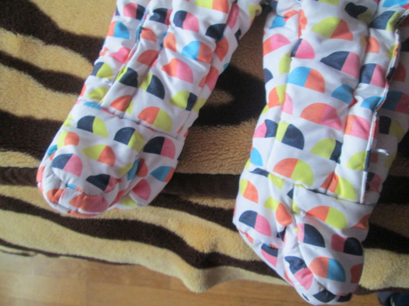 salopeta  vesela fetite 6-9 luni