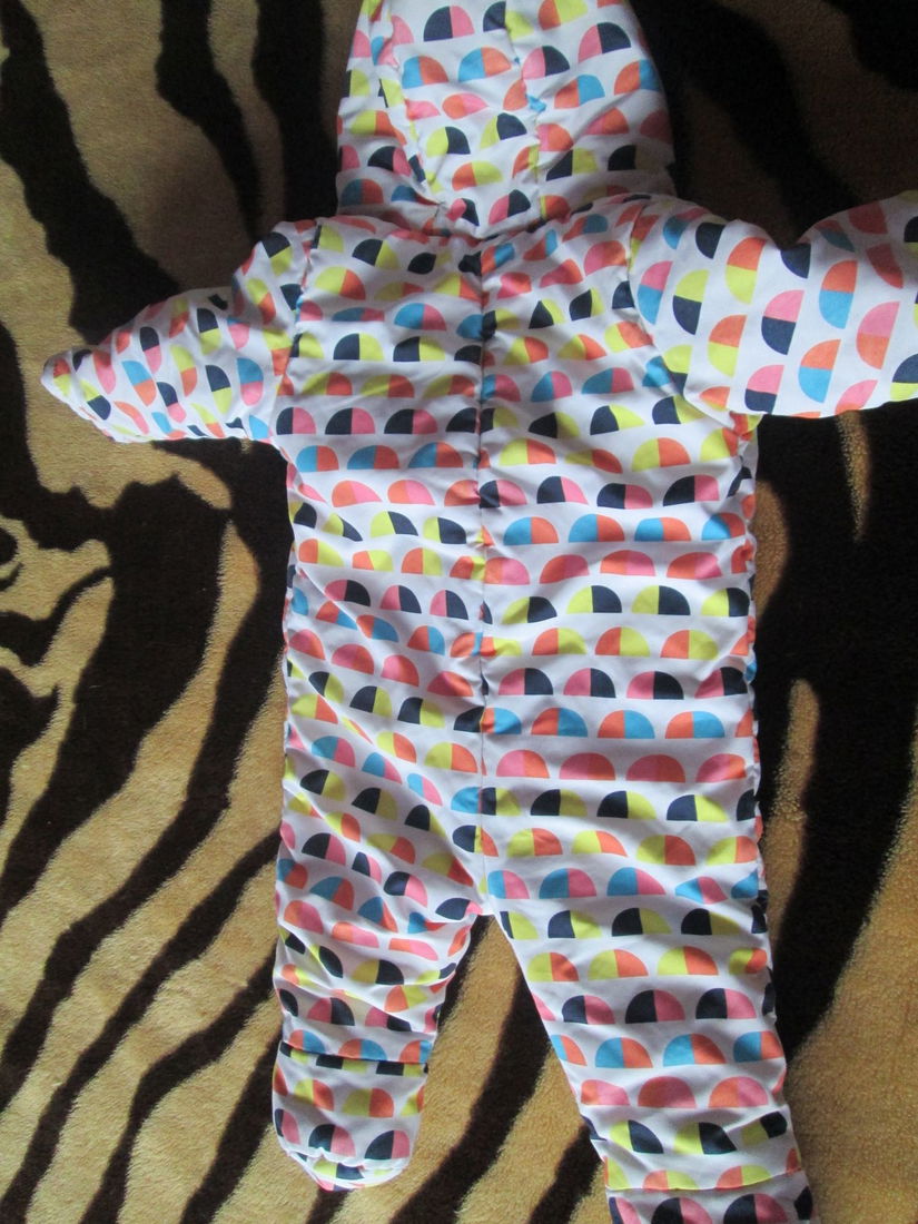 salopeta  vesela fetite 6-9 luni