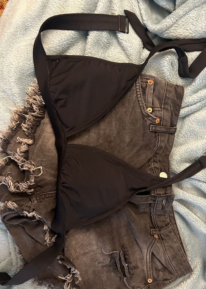 Pantaloni scurti si sutien de baie cadou