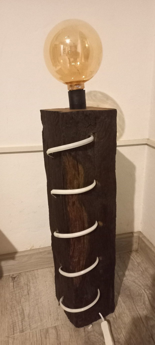 Lampadar rustic