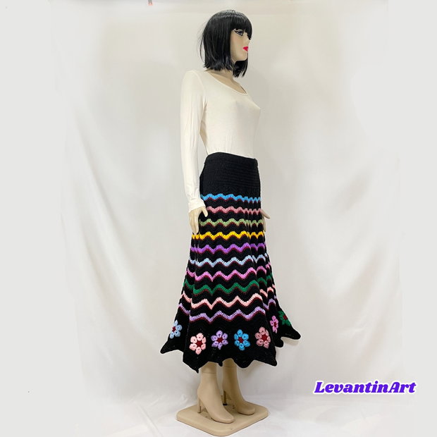 Fustă Groasa Croșetată pentru Sezonul Rece, Decorată cu Flori Multicolore Elegantă, Călduroasă și Unică