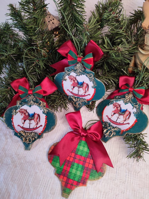 Set de ornamente handmade Crăciun căluț balansoar vintage, ecou al copilăriei