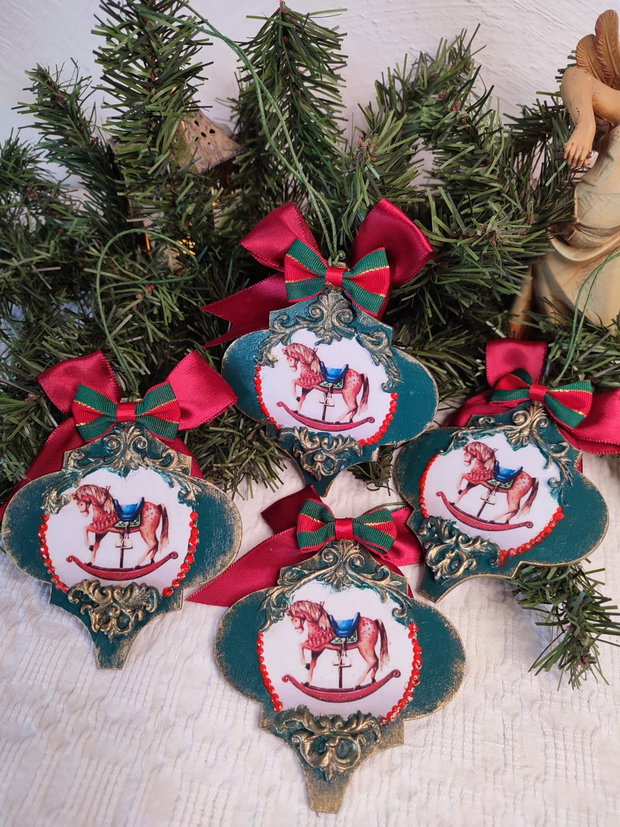Set de ornamente handmade Crăciun căluț balansoar vintage, ecou al copilăriei