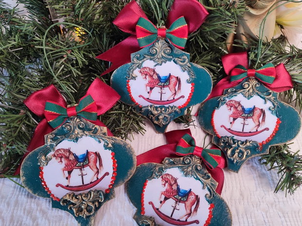 Set de ornamente handmade Crăciun căluț balansoar vintage, ecou al copilăriei