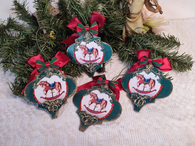 Set de ornamente handmade Crăciun căluț balansoar vintage, ecou al copilăriei