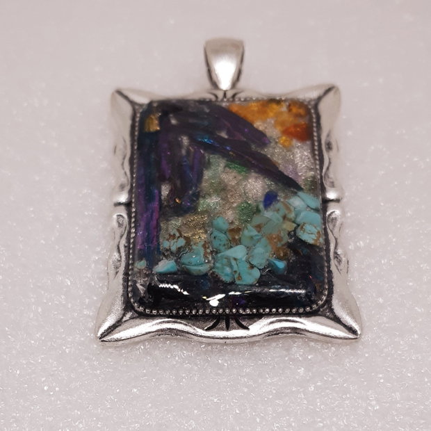 Pandantiv unicat, in forma de tablou ilustrand o padure magica, pictata cu cristale de turmalina, turcoaz, fluorina, chihlimbsr
