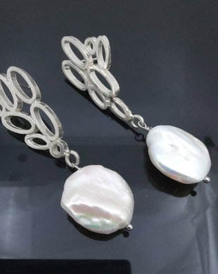 Cercei asimetrici din argint si perle, cercei argint, cercei statement, cercei handmade