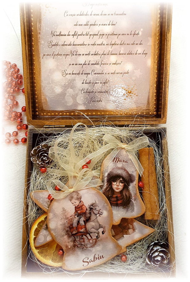 Set 4 decoratiuni in cutie din lemn, personalizata cu mesaj, tema Familie, cadou personalizat Craciun