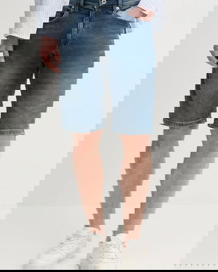 Pepe Jeans pantaloni scurti jeans SLIM GYMDIGO SHORT TRACK barbati, culoarea albastru marin, PM801075UI5