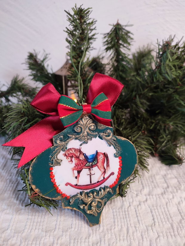 Ornament handmade Crăciun  căluț balansoar vintage, ecou al copilăriei