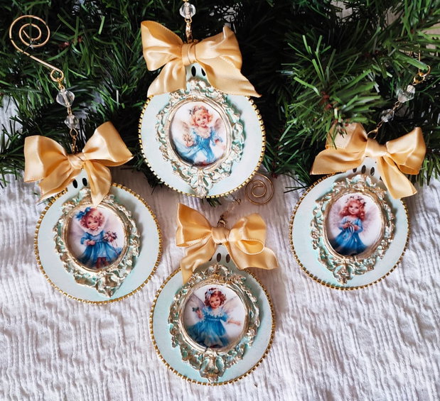 Set de 4 decoratiuni handmade Îngeri vintage în albastru și aur eleganță cerească pentru bradul tău