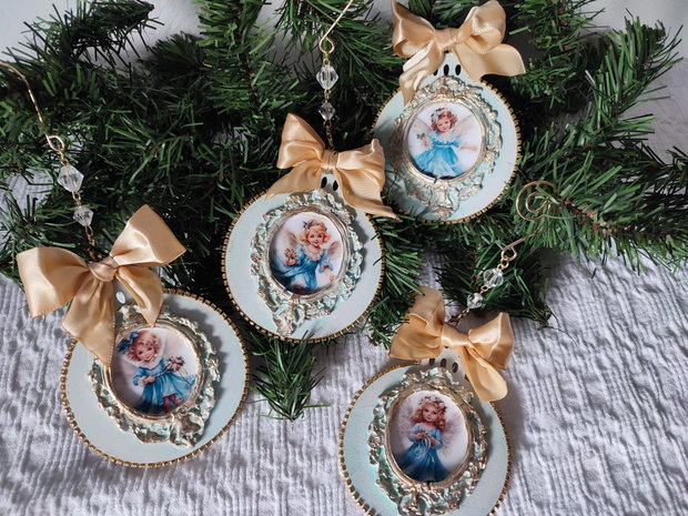 Set de 4 decoratiuni handmade Îngeri vintage în albastru și aur eleganță cerească pentru bradul tău