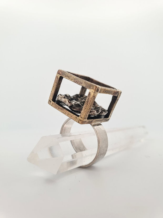 Inel argint și alamă "The Self Unconscious of Its Imperfection" - Bijuterie contemporană de autor