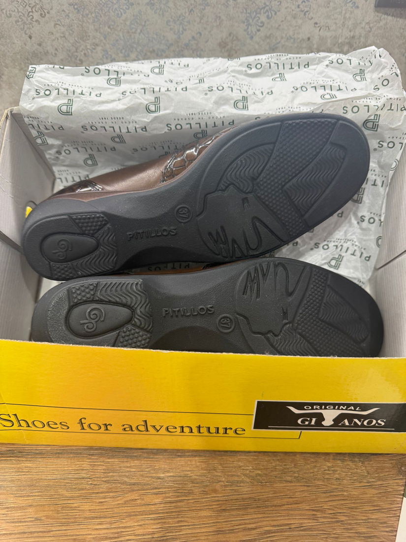 PANTOFI PITILLOS NOI ,SPANIA ,PIELE NATURALA SI PIELE PRINT CROCO MARIME 37