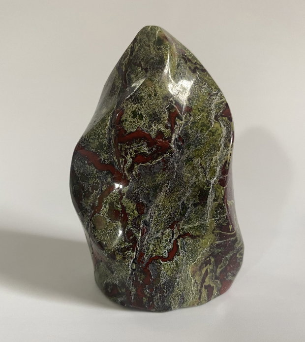 Jasp Sangele Dragonului - Sculptura piatra semipretioasa