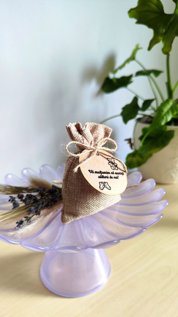 Marturii nunta/botez saculeti din iuta umpluți cu flori de lavanda