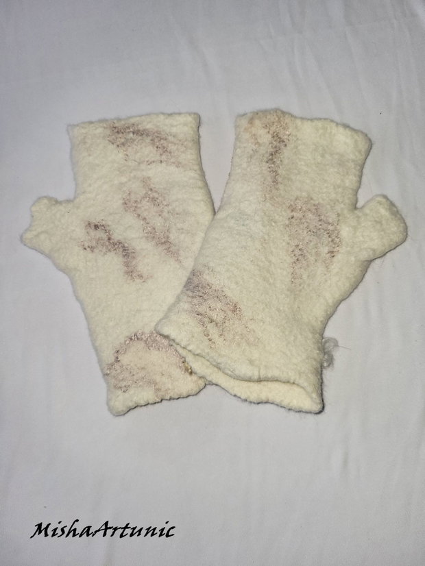 Manusi impaslite, cu motiv floral
