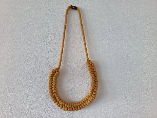 Colier împletit