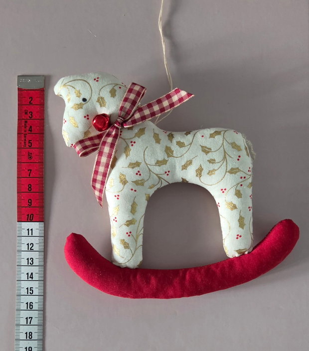 Ornament brad căluț cu clopoțel