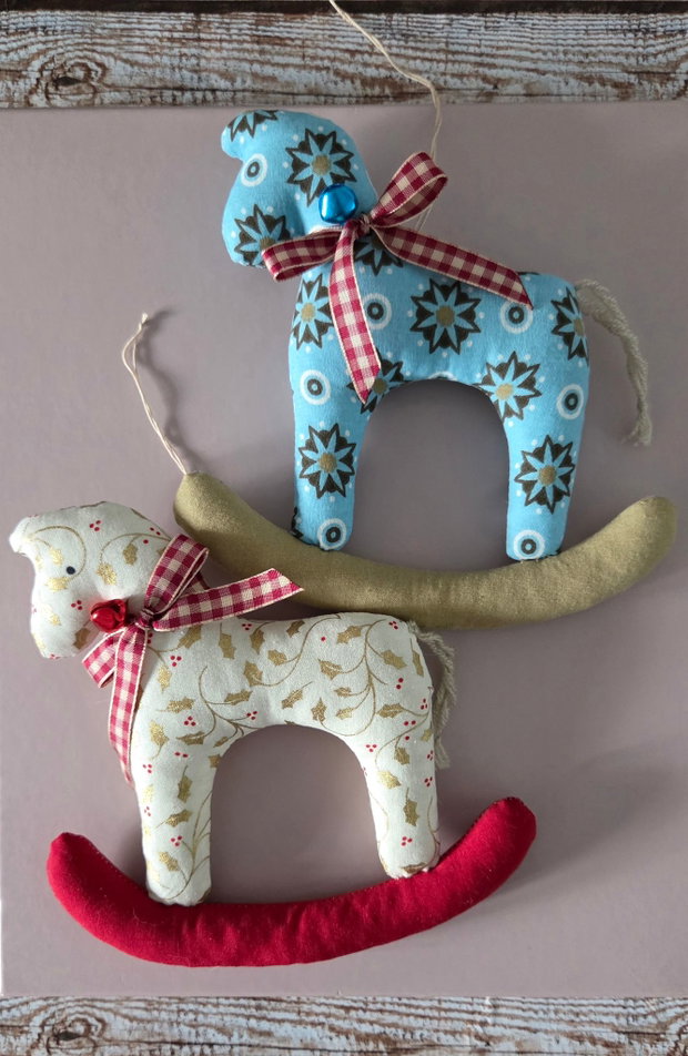 Ornament brad căluț cu clopoțel
