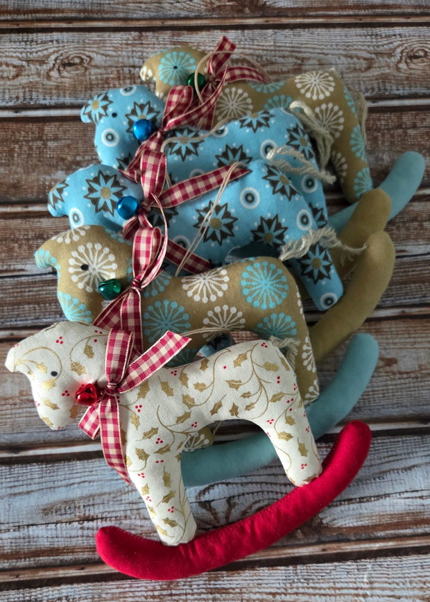 Ornament brad căluț cu clopoțel