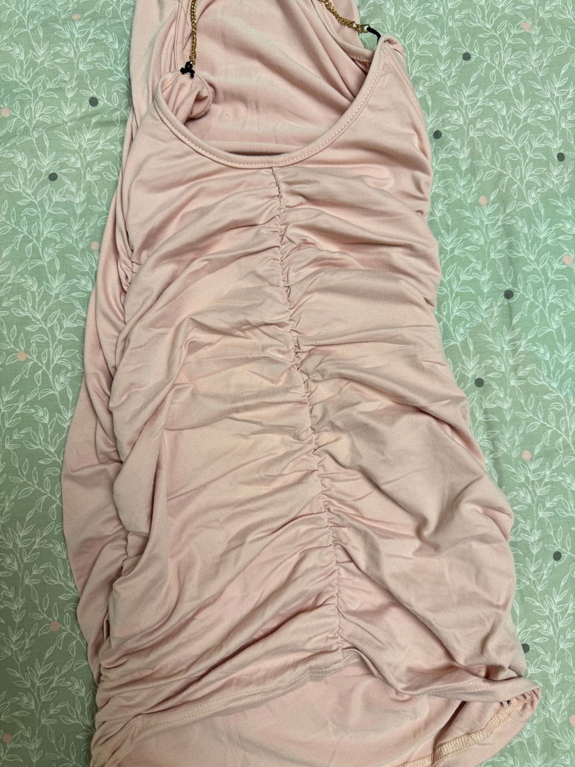 rochie mulată cu spatele gol