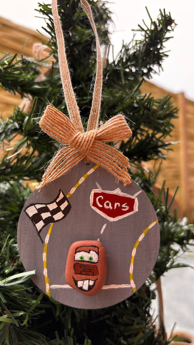 Cadou / ornament brad/ magnet pentru copii personaj Bucsa Cars