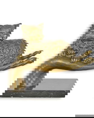 Mana cu pisica-statueta din bronz cu soclu din marmura