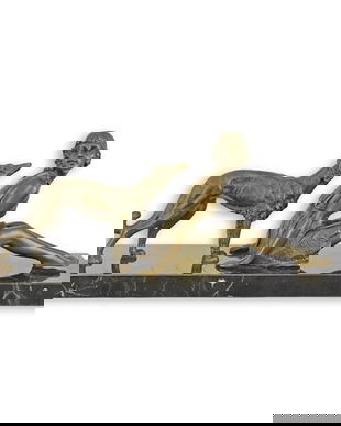 Fetita cu caine-statueta din bronz pe un soclu din marmura