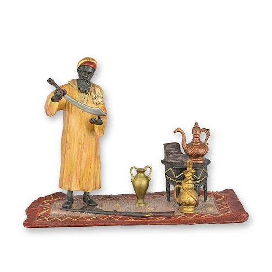 Vanator cu sabie-statueta vieneza din bronz cu un soclu din marmura