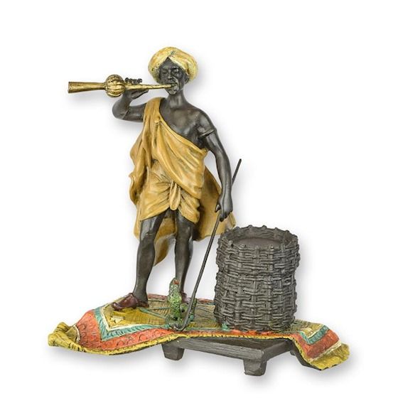 Dresor de serpi-statueta vieneza din bronz