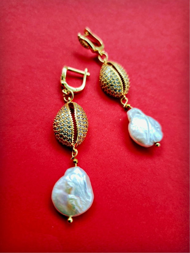 Cercei perle baroc albe & inox gold cubic zirconia