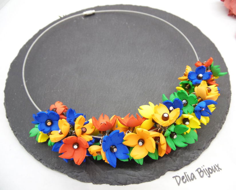 Colier handmade statement cu flori multicolore (cod1344)