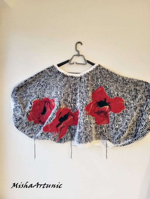 Bluza pufoasa cu maci rosii impasliti