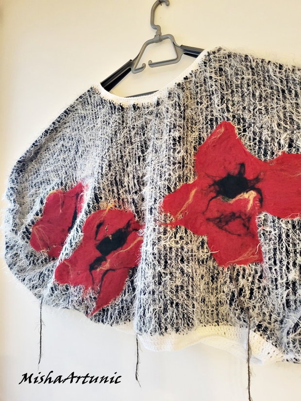 Bluza pufoasa cu maci rosii impasliti