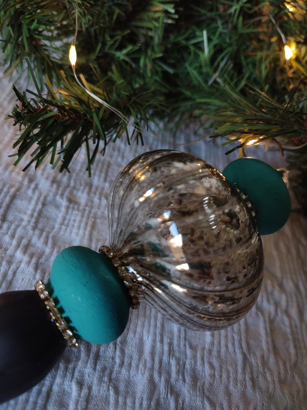 Glob decorativ din sticlă handmade ornament elegant pentru brad de Crăciun vintage