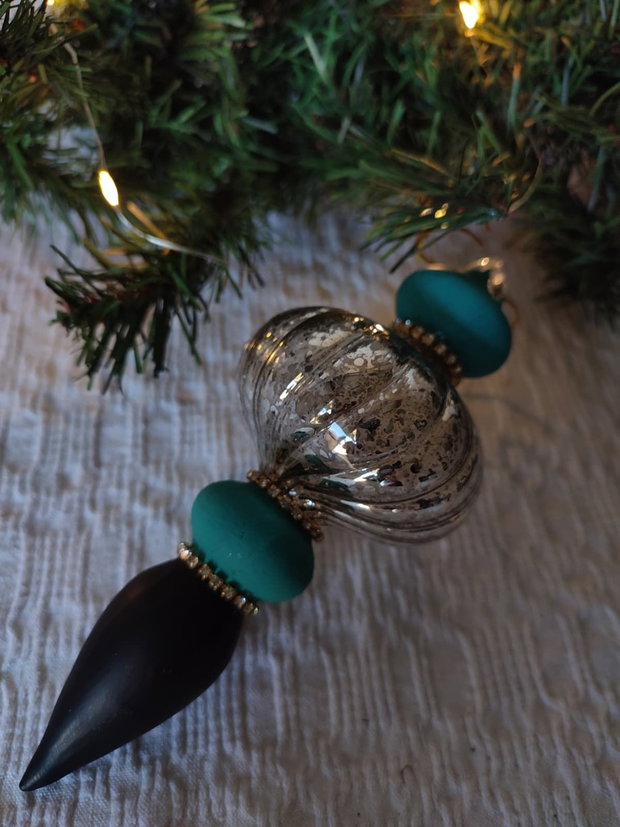 Glob decorativ din sticlă handmade ornament elegant pentru brad de Crăciun vintage