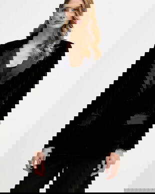 Pedro del Hierro sacou culoarea negru, un singur rand de nasturi, neted