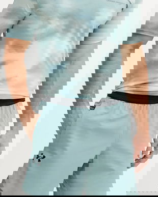 Under Armour pantaloni scurți de antrenament Peak culoarea bej, 1376782